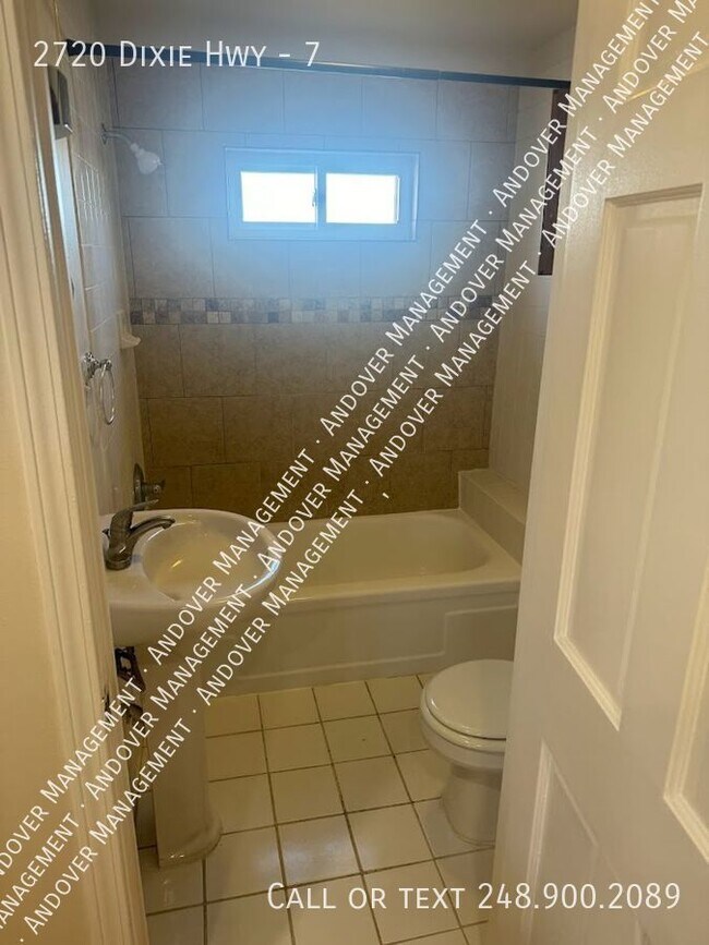 Building Photo - Silver Lake Apartments - Efficient Unit