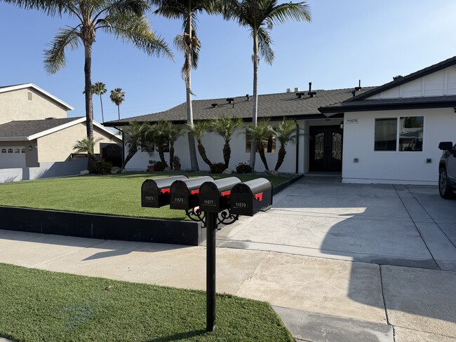 Building Photo - 11575 Garrick Ave
