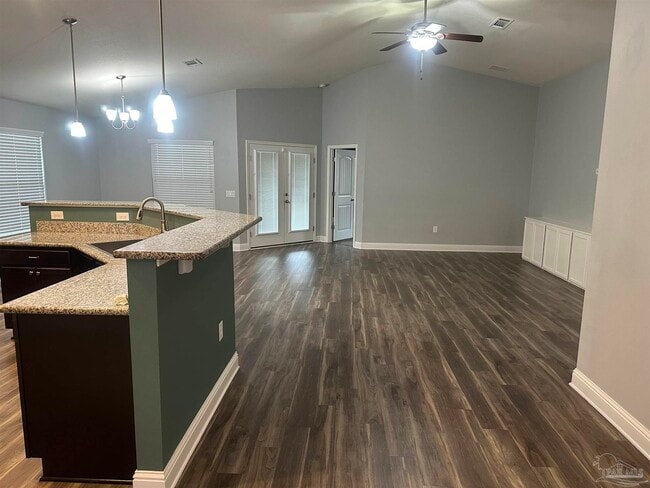 Foto del edificio - 2413 Spur Ln