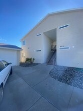 Building Photo - 712 Oakmont Rd