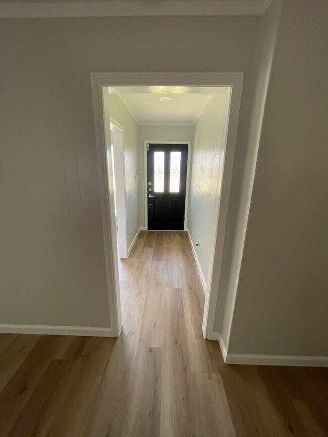 Foto del edificio - 11002 Segrest Dr