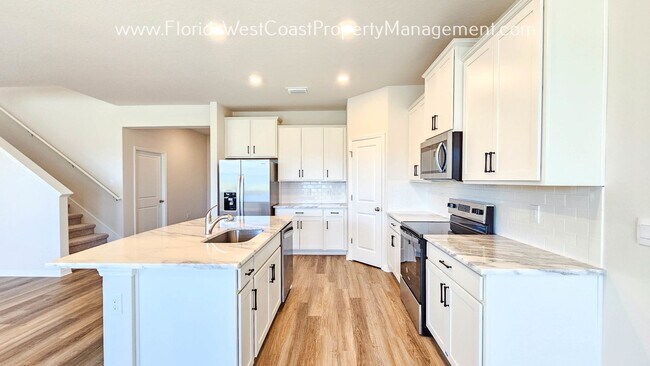 Foto del edificio - BRAND NEW! 4 BEDROOMS PLUS FLEX AND OFFICE...