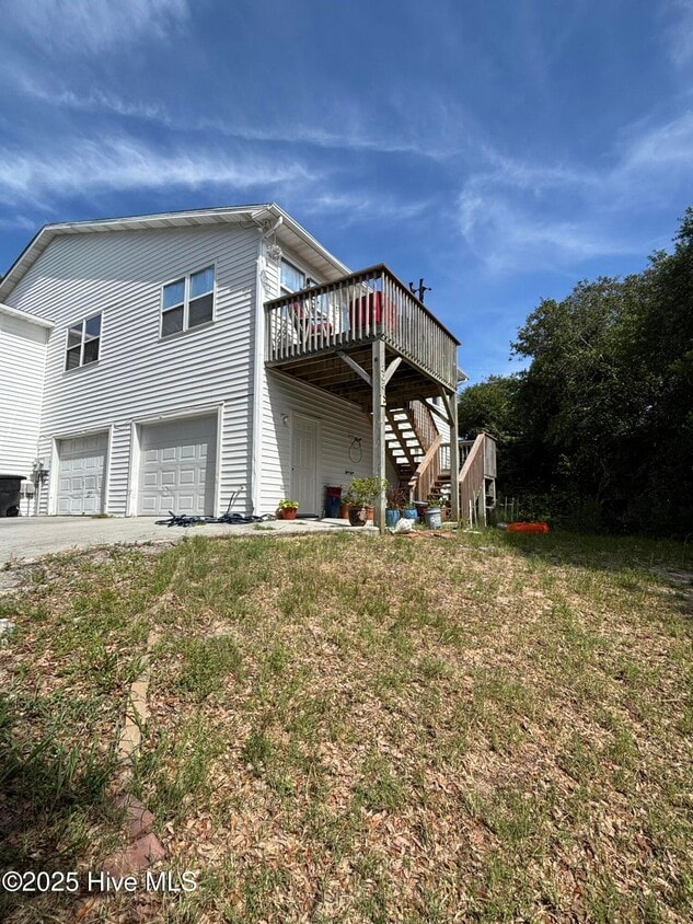 Building Photo - 203 W Landing Dr