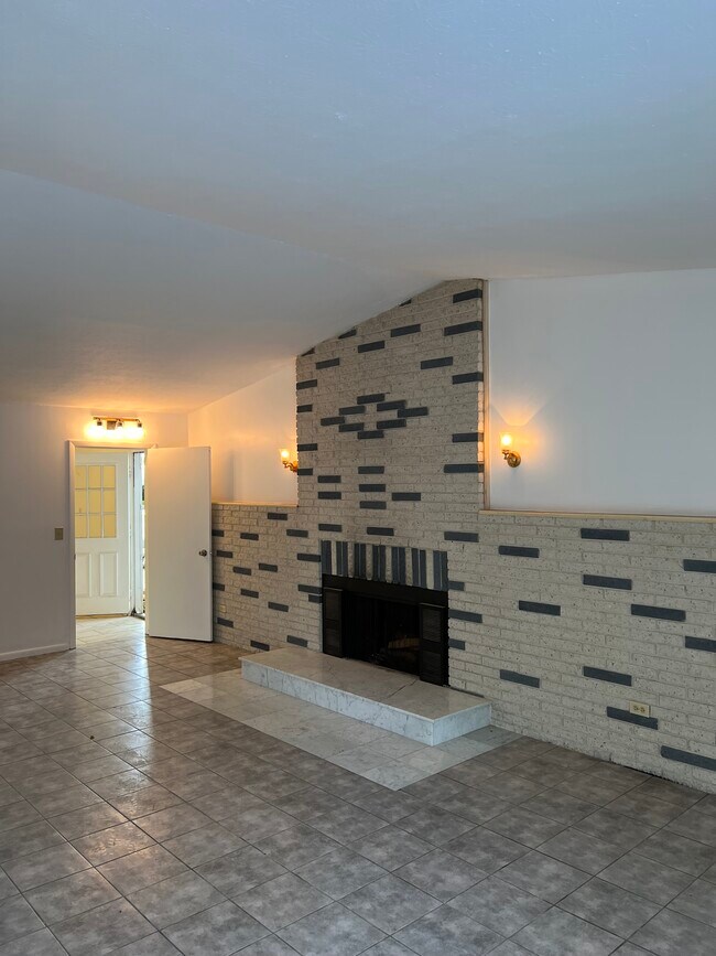 Family Room - 3198 Grafton Rd