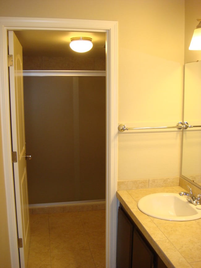 Baño del dormitorio principal - 3224 80th Ave SE