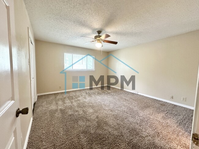 Building Photo - 1804 Woodhaven Dr