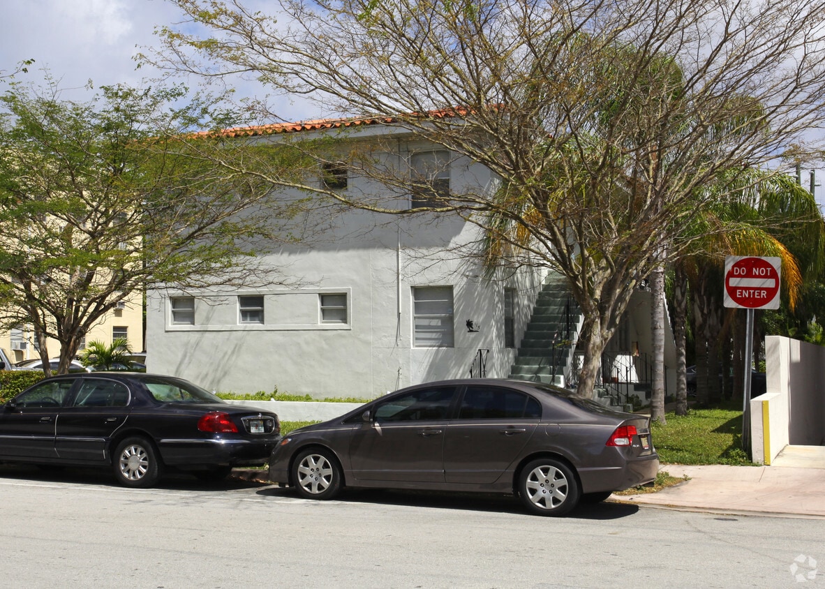 Building Photo - 115 Zamora Ave