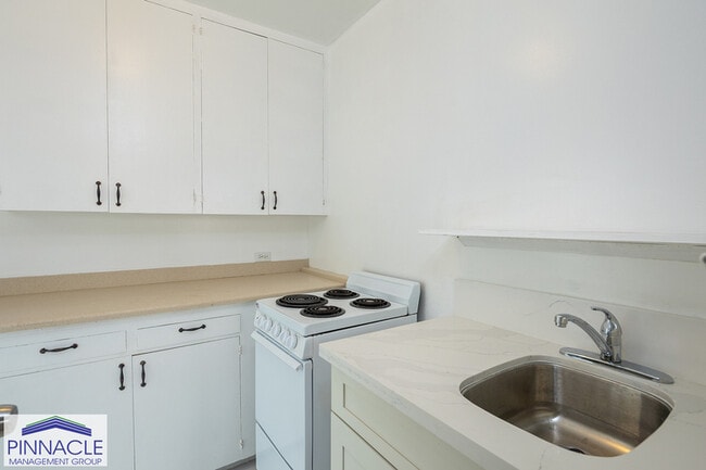 Building Photo - 1115-C Hassinger St #2