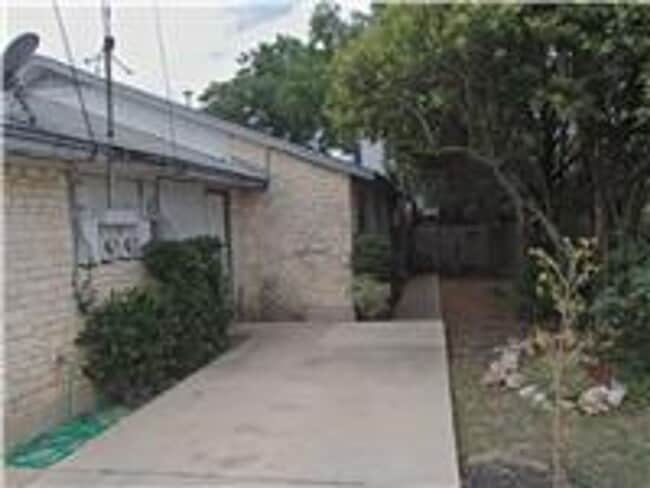 Building Photo - 1033