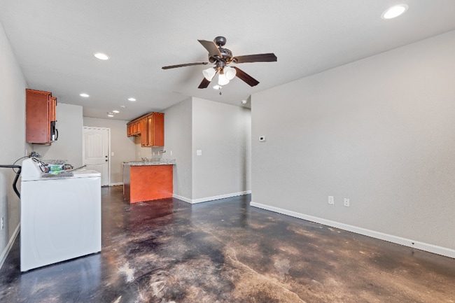 Foto del edificio - 19 Lawrence Rd 434