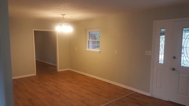 Building Photo - Large 5 Bed Apison House - 5035 Silver Ln