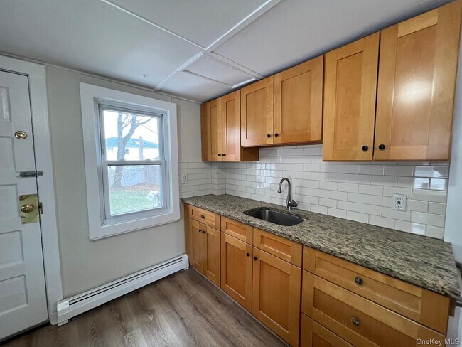 Foto del edificio - 1048 Cornwell Ave