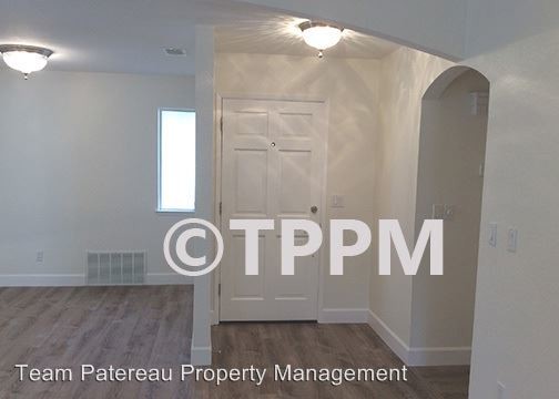 Building Photo - 8737 Toyon Ct