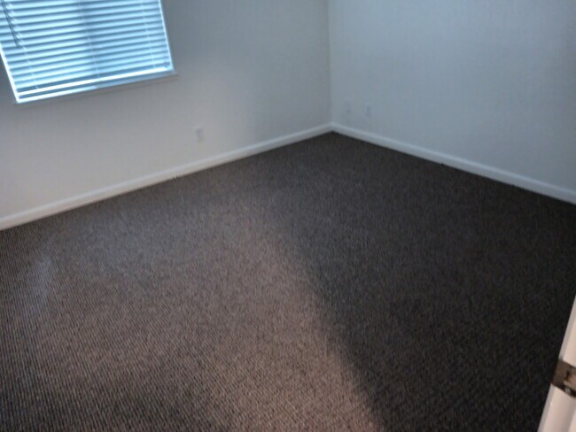 Building Photo - 1500 Santa Paula Dr