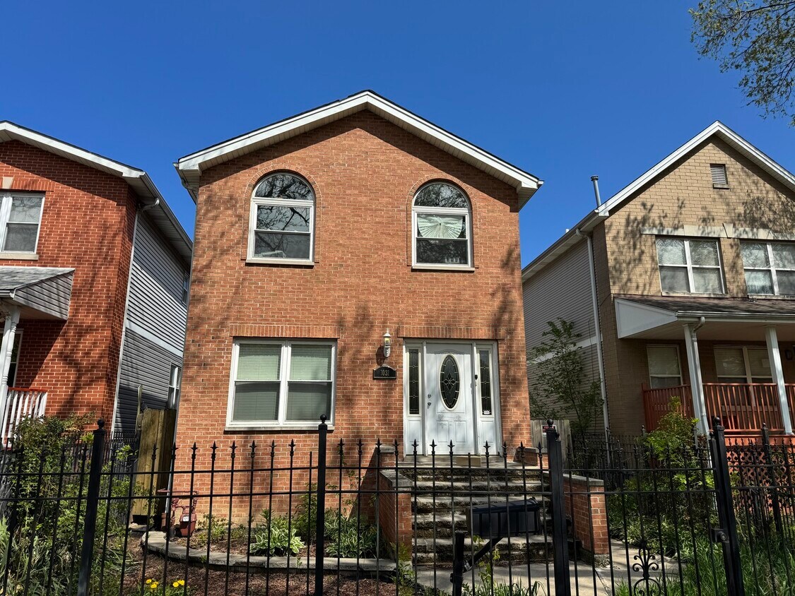 Foto principal - 1031 N Keeler Ave