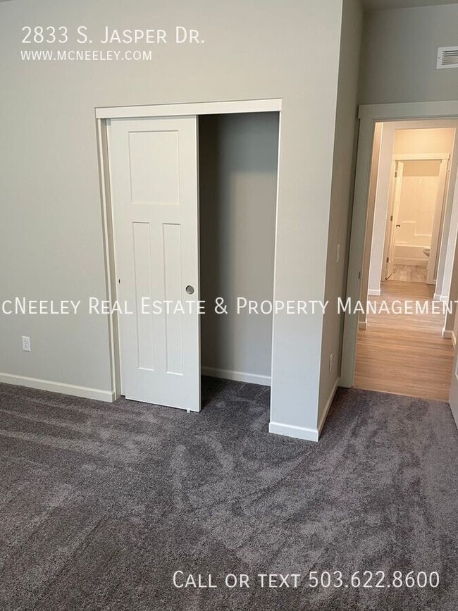 Foto del edificio - 2833 S Jasper Dr