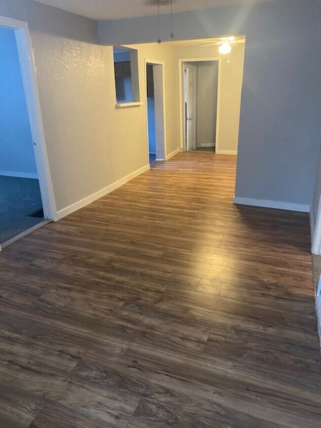 Building Photo - Welcome to Clearwater!!!!
