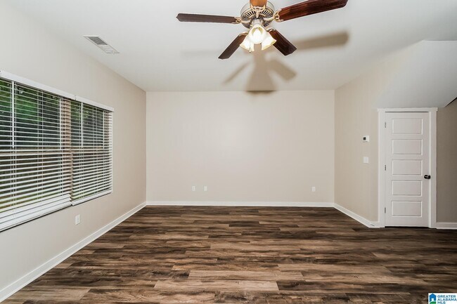 Building Photo - 635 Briar Ridge Cir