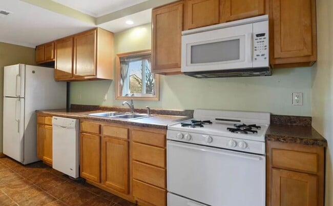 Building Photo - 710 E Park St