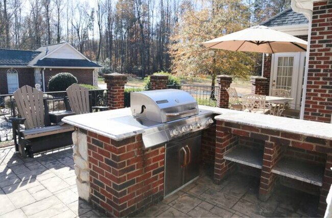 Foto del edificio - 3709 Woodburn Dr