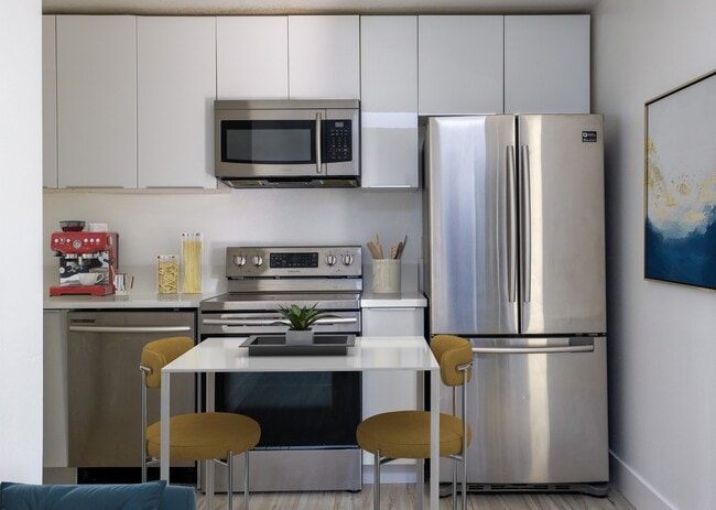 Photo - 850 N Van Ness Ave Apartment