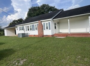 Building Photo - 3810 Bluff Rd