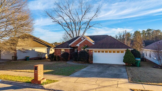 Foto del edificio - Beautiful Home in Desirable Cherry Creek | 3 Bed + Office | Fully Fenced Yard | Near Baker Elemen...