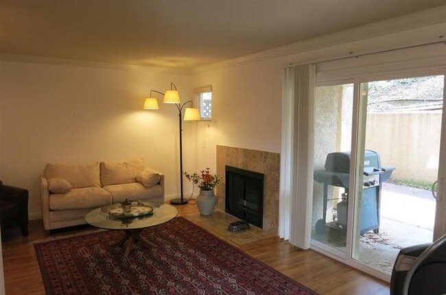 Building Photo - 905 Sea Cliff Way