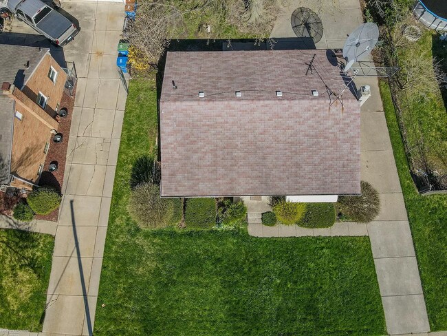 Building Photo - 25100 Marilyn Ave