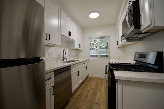 Building Photo - 527