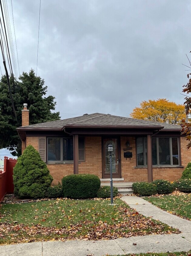 15814 Aster Ave, Allen Park, MI 48101 House for Rent in Allen Park