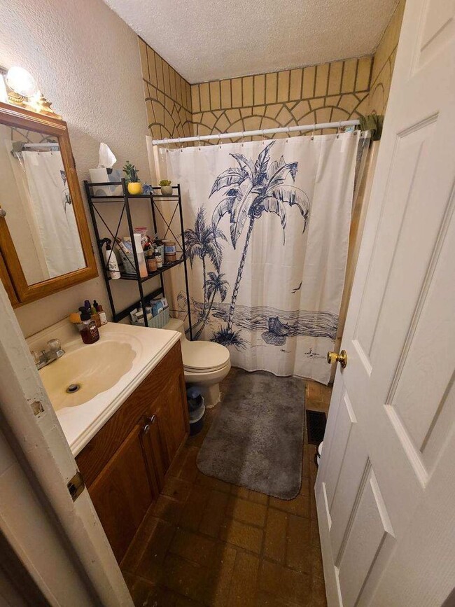 Building Photo - 3 Bedroom Plain Local Ranch