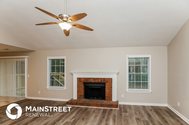 Building Photo - 2528 Country Lake Cir