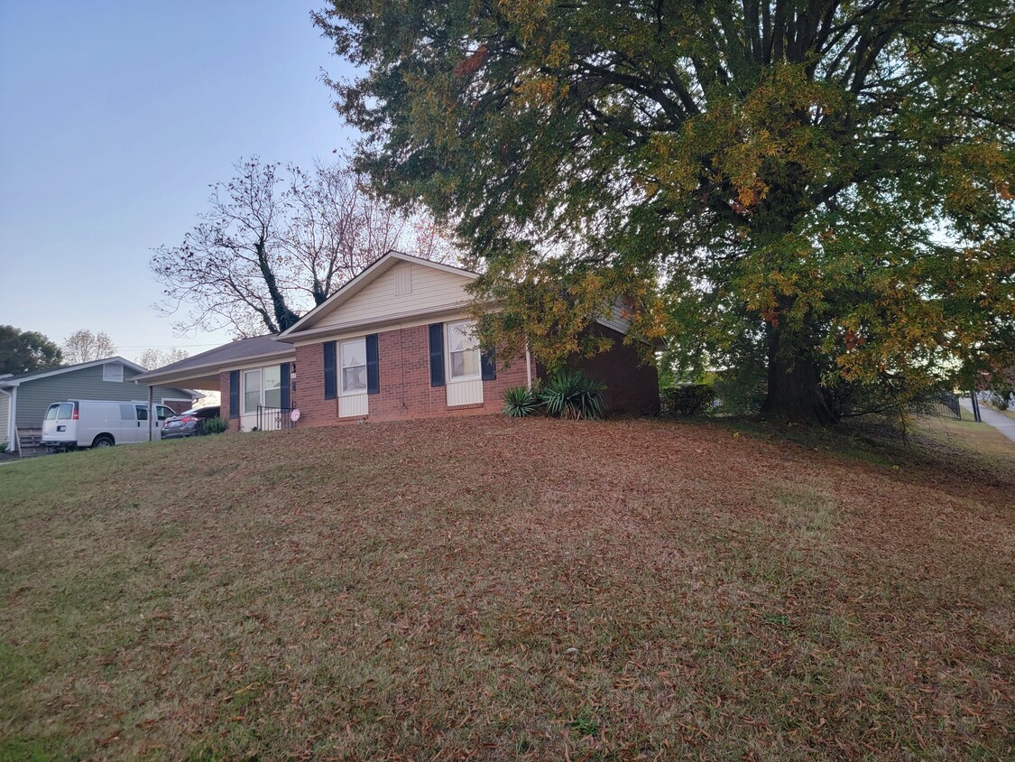 Front of the house - 1370 Underwood Ave