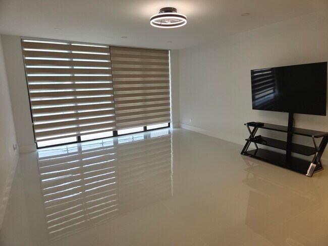 Foto del edificio - 1357 NE Ocean Blvd