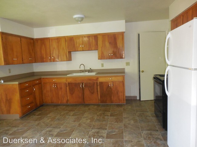 Building Photo - 4041 NE Fair Acres Dr