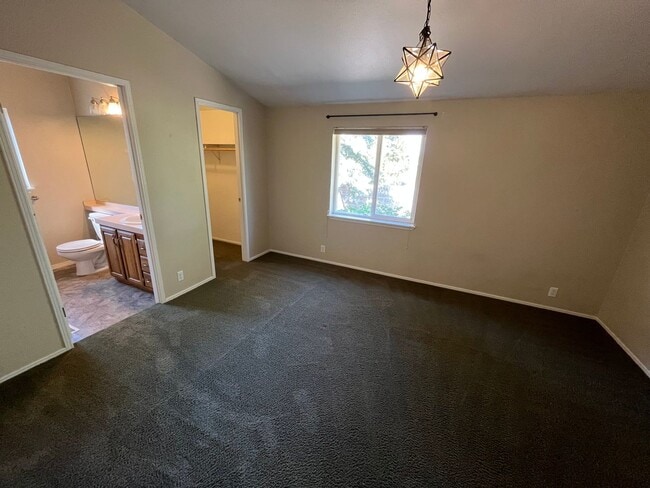 Foto del edificio - 3 Bed/2 Bath Home in Quiet Gated Community with Pool.