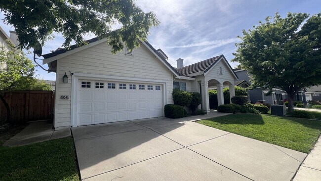 Building Photo - Spacious Elk Grove 4bd/2ba Home with 2 Car...
