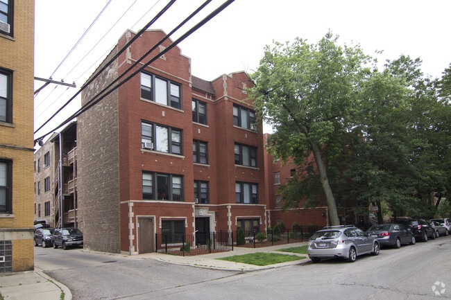 Primary Photo - 3933 N Janssen Ave
