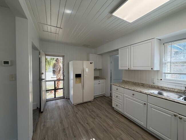Building Photo - 1762 32nd St