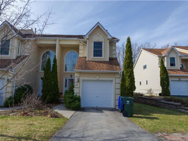 Foto principal - 17 Oak Hill Rd