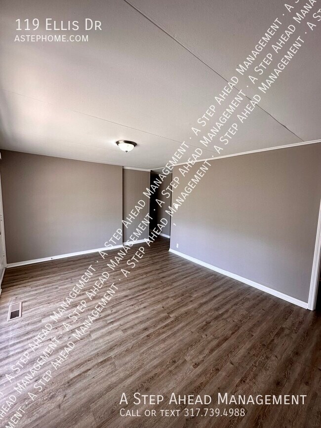 Building Photo - 119 Ellis - Adorable 3 bedroom Ranch in Gr...