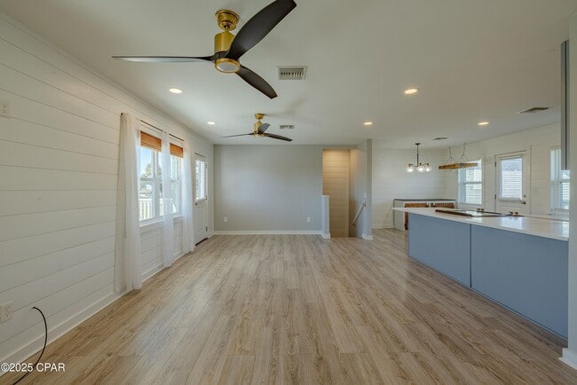 Building Photo - 8504 Tradewinds Dr