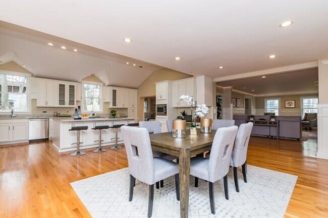 Foto del edificio - HOT NEWTON LISTING!!!