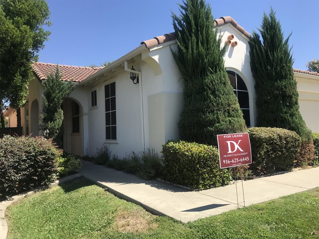 Building Photo - 7040 Kelmscott Ln