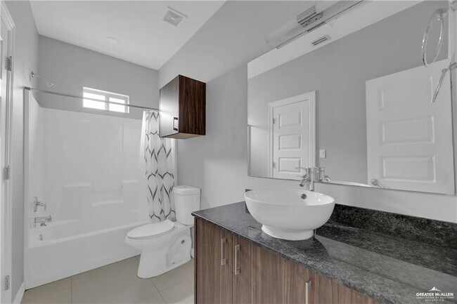 Building Photo - 7 Larkspur Ave