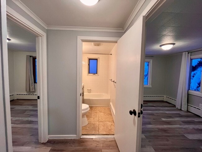 Building Photo - Dog friendly 2 bedroom home in town