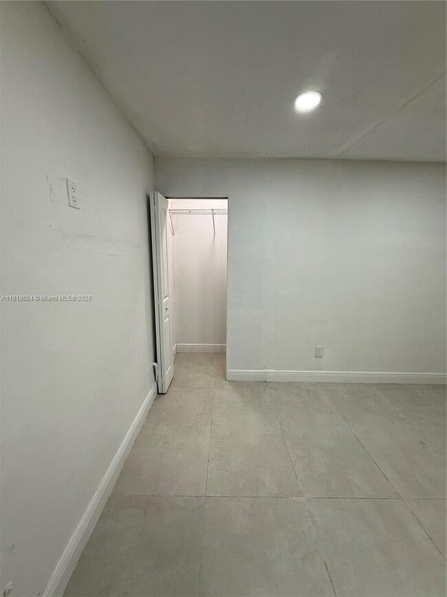 Building Photo - 4711 SW 27th St