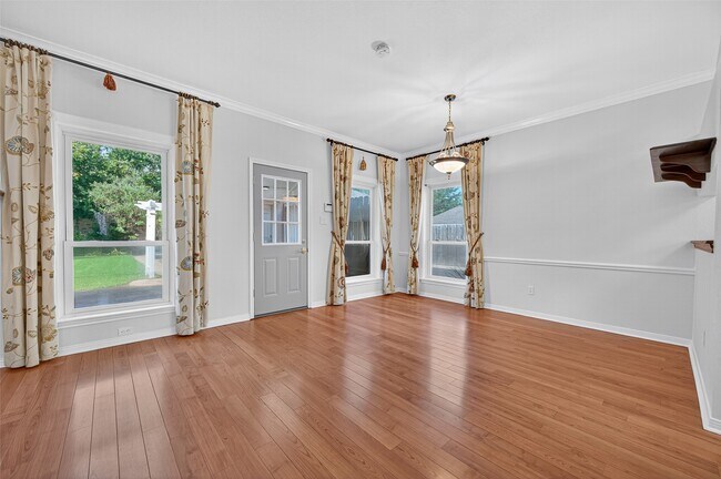 Foto del edificio - 2483 Hodges Bend Cir