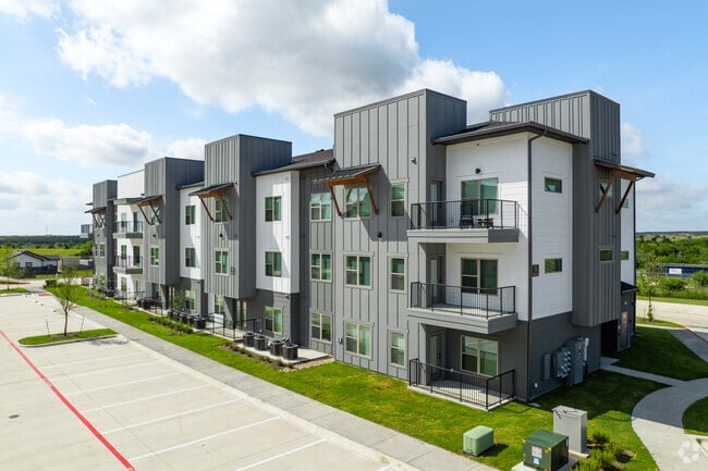 Building Photo - Enclave Creedmoor